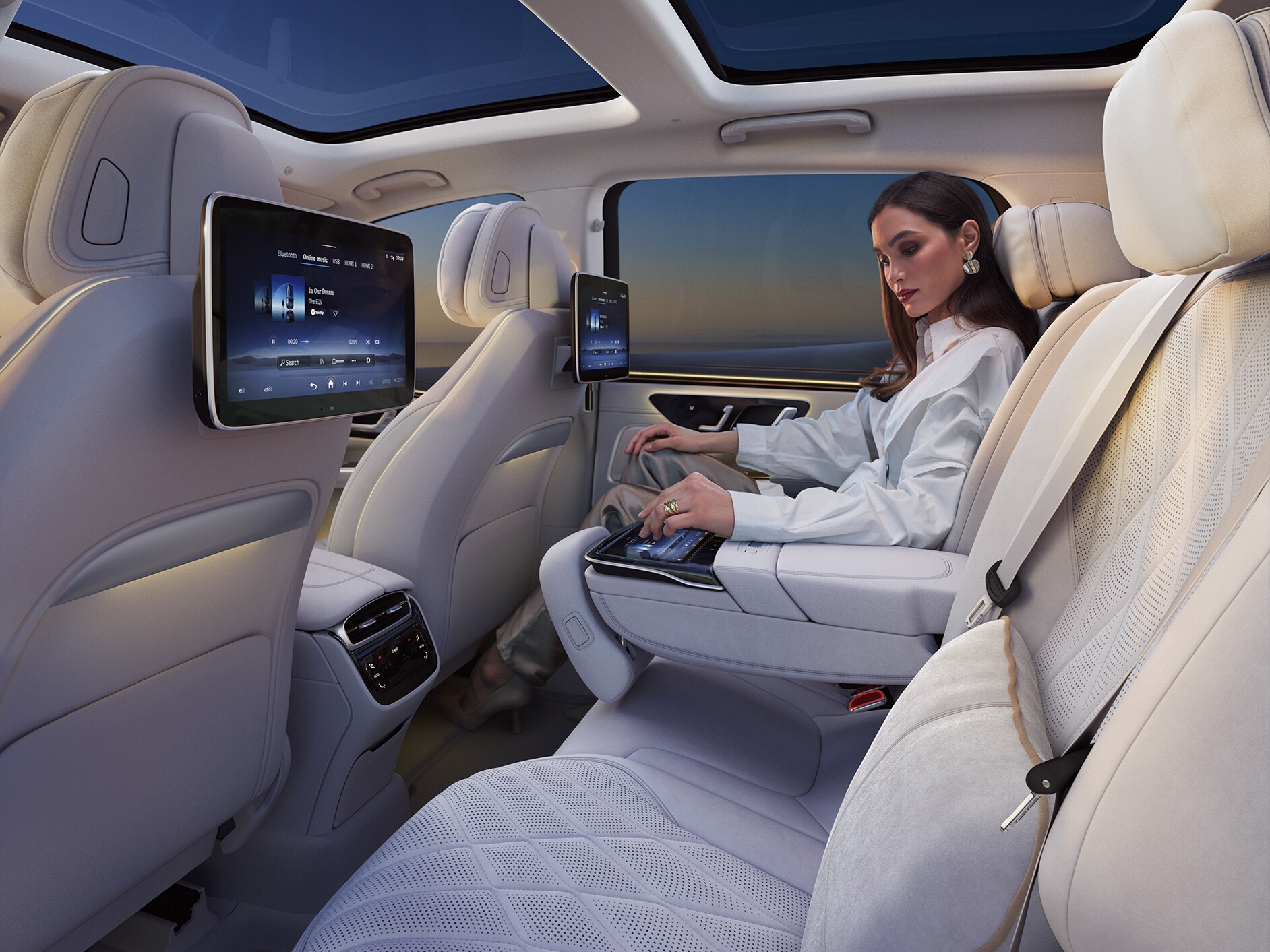 Sector interior trasero de un SUV Mercedes-Benz EQS.