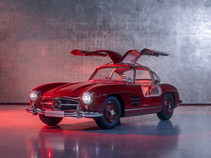 Mercedes-Benz 300 SL Coupé (W 198) color rojo medio (DB 516).