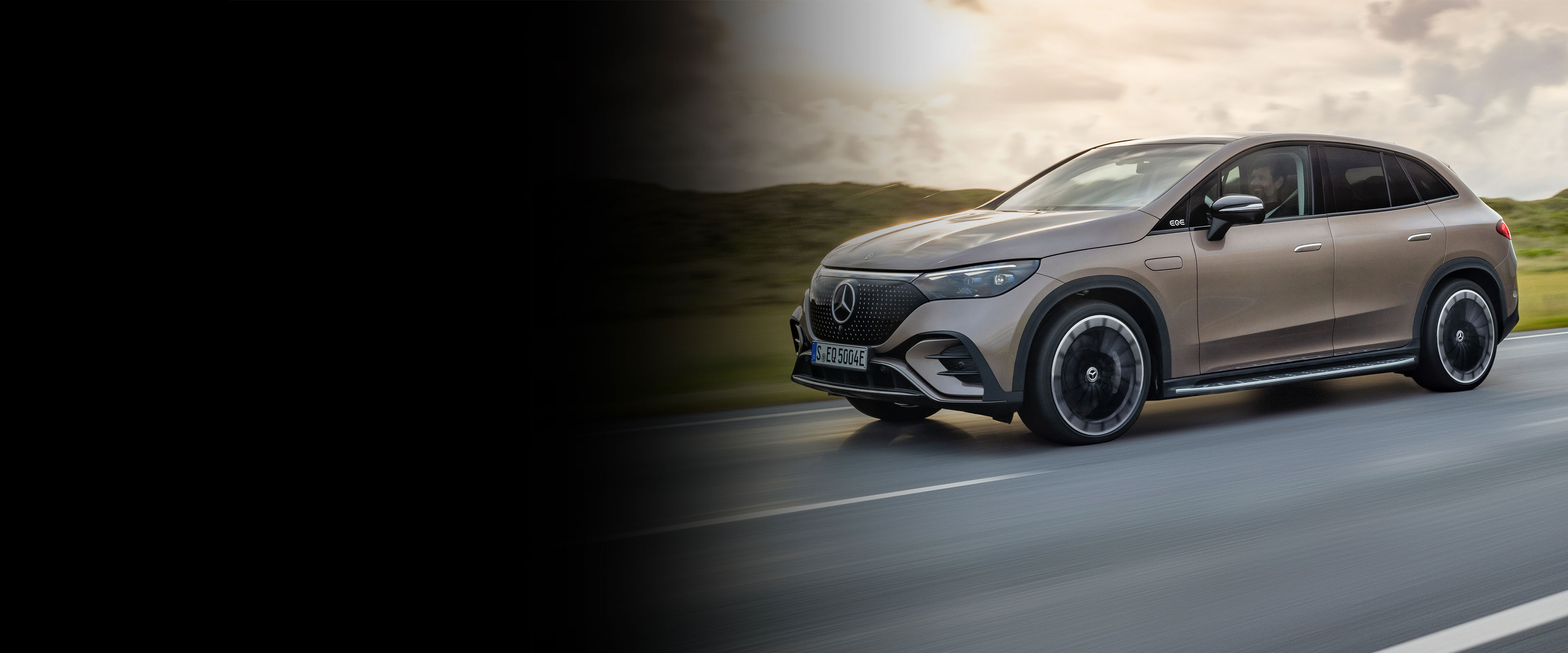 EQE 350+ | Sostenibilidad | Mercedes-Benz El Mercedes-Benz EQE 350+ en vista lateral.