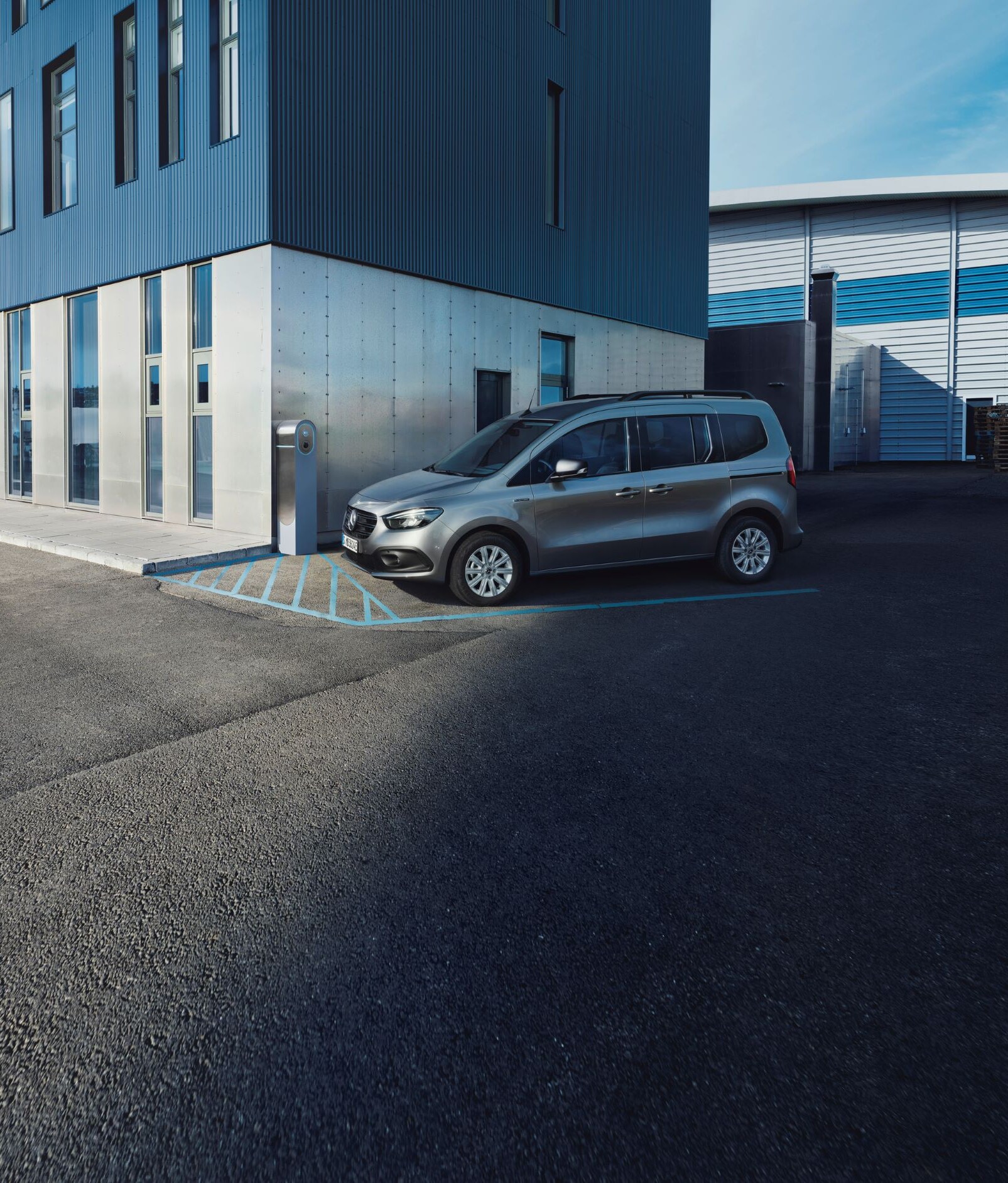 Una visualización muestra cómo funcionan los sensores de radar para medir la distancia en la Mercedes-Benz Citan.