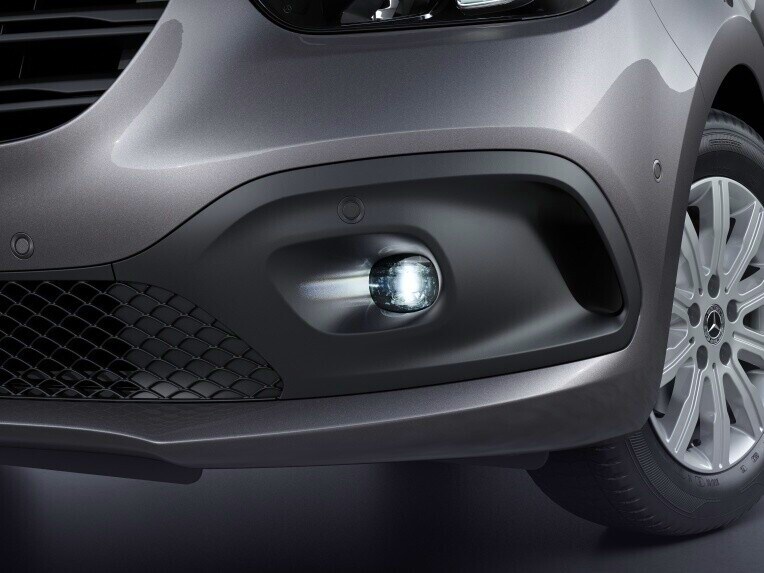 Los faros antiniebla LED del paquete de visibilidad de la Mercedes-Benz Citan Furgón.