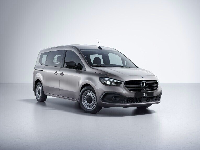 La Mercedes-Benz Citan Furgón en la línea de equipamiento Mixto.