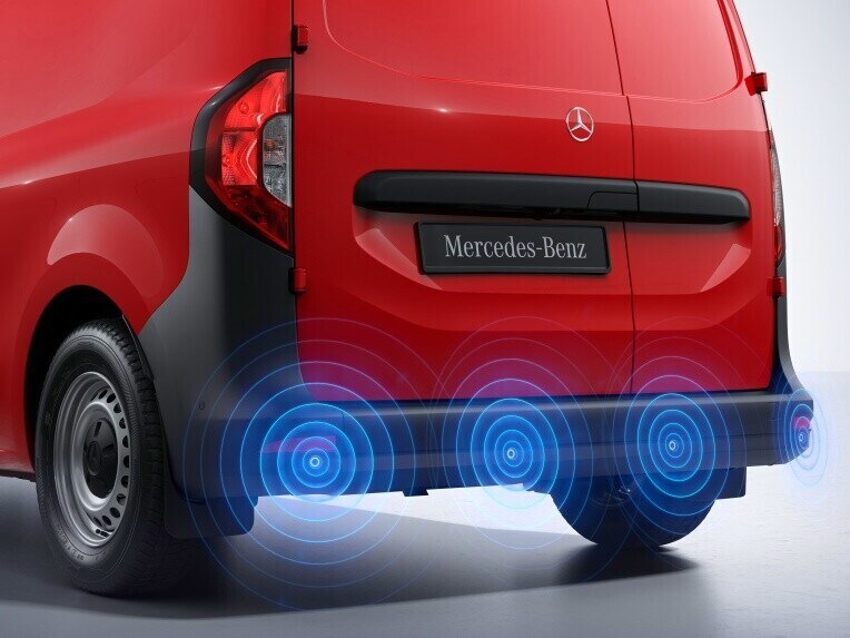 La ayuda al aparcamiento trasero de la Mercedes-Benz Citan Furgón.
