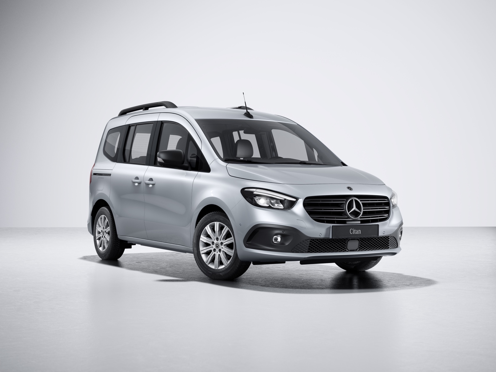 Explora los furgones Tourer de Mercedes-Benz Mercedes-Benz Citan Tourer en gris claro
