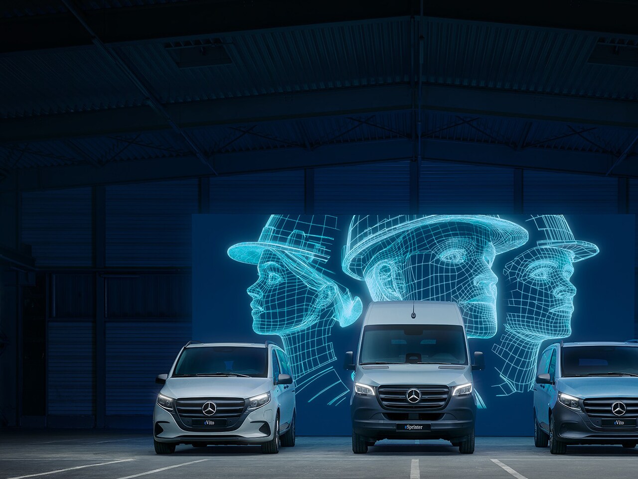 Furgonetas eléctricas de Mercedes-Benz con conectividad digital en un moderno almacén logístico.