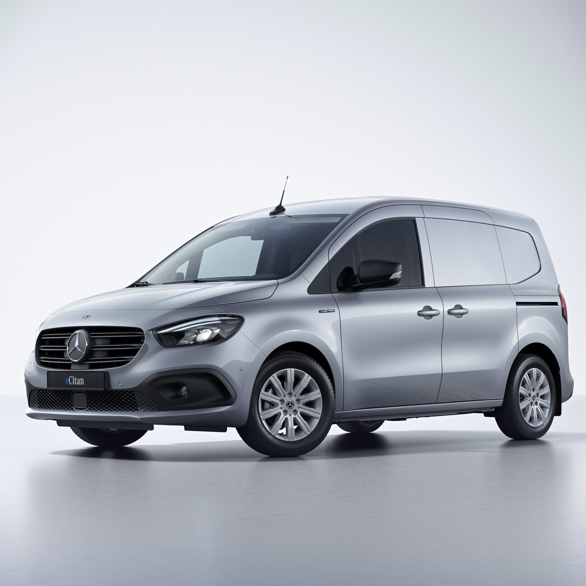 Extras Digitales | eCitan Furgón | Mercedes-Benz Conectividad inteligente gracias a Digital Extras en la Mercedes-Benz eCitan Furgón.