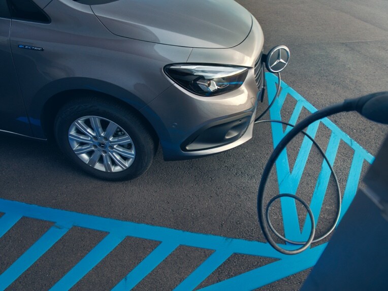El Mercedes-Benz eCitan Tourer cargando.