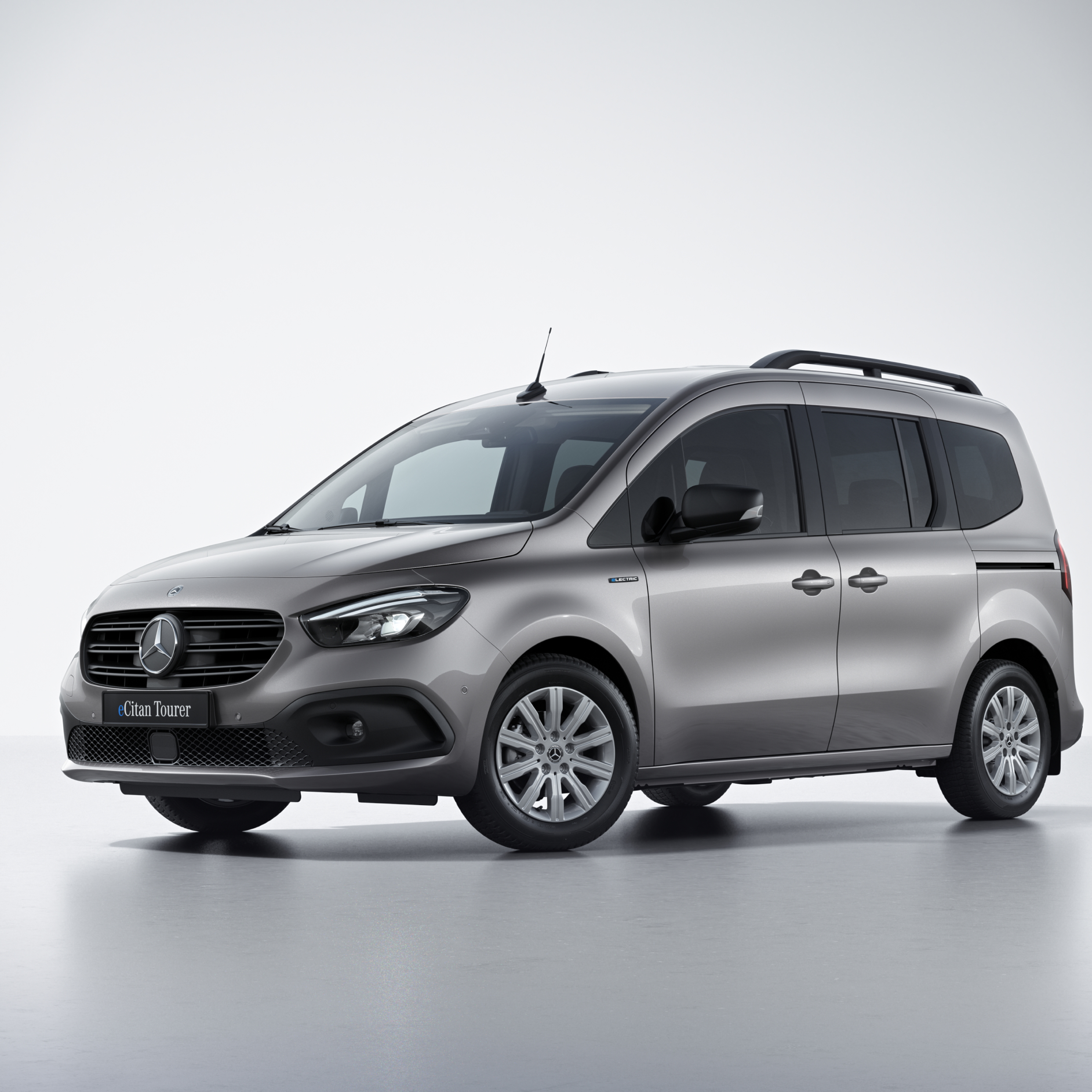 Extras Digitales | Citan Tourer | Mercedes-Benz Conectividad inteligente gracias a los Extras Digitales en el Mercedes-Benz eCitan Tourer.