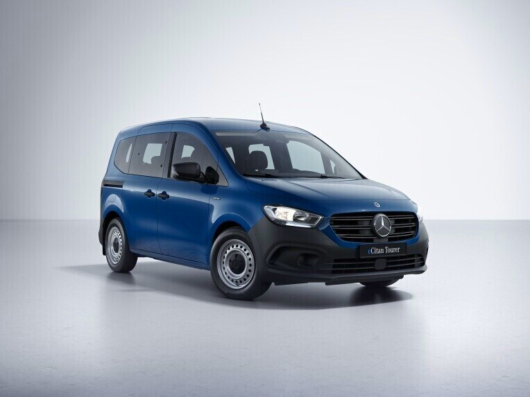 El Mercedes-Benz eCitan Tourer en la línea de equipamiento BASE.