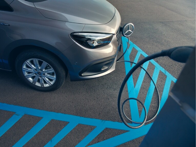 Carga de la batería de alto voltaje (45 kWh) de la Mercedes-Benz eCitan Tourer.