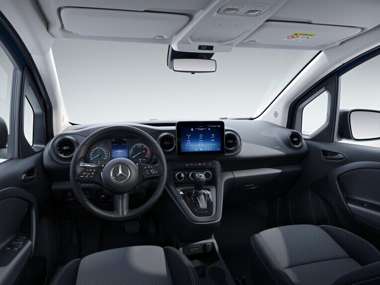 El Mercedes-Benz eCitan Tourer en la línea de equipamiento BASE.