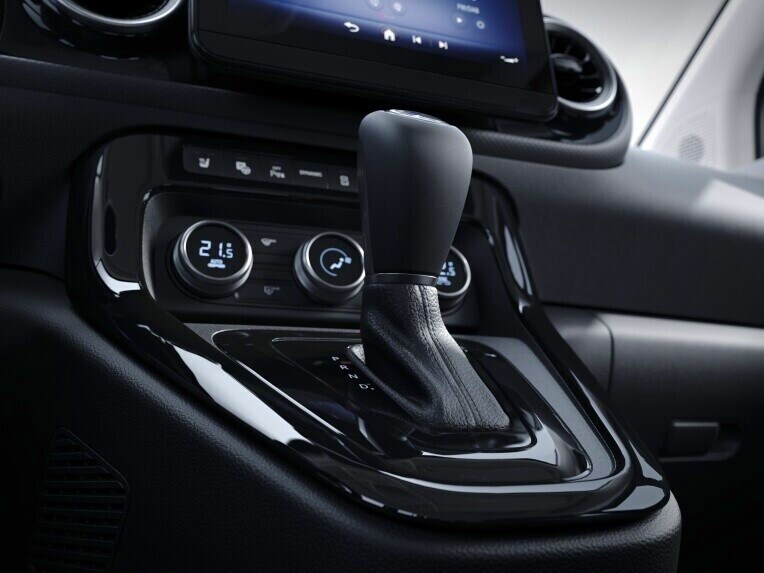 La palanca selectora de los niveles de recuperación en la Mercedes-Benz eCitan Tourer.