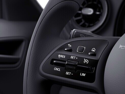 Paneles de control táctiles para TEMPOMAT en el Mercedes-Benz Citan Tourer.