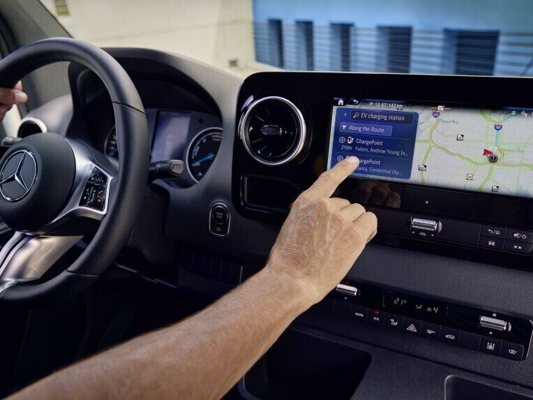 Navegación en el sistema multimedia MBUX de la Mercedes-Benz eSprinter Furgón.