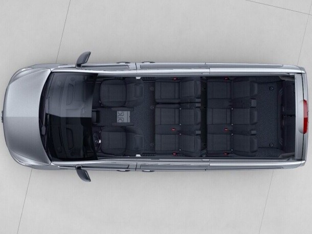 La eVito Tourer extralarga con banqueta de 3 plazas en la 2ª fila y banqueta de 3 plazas en la 1ª fila con asiento lateral plegable.