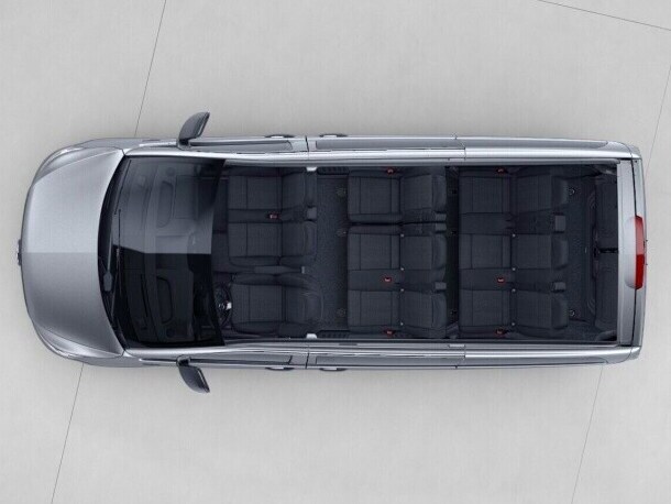 La eVito Tourer "Long" con banqueta de 3 plazas en la 2ª fila y banqueta de 3 plazas en la 1ª fila con asiento lateral plegable.