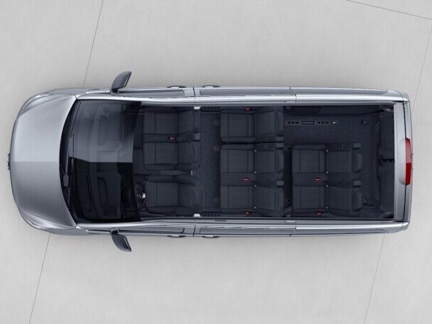 La eVito Tourer larga con banqueta de 3 plazas en la 1ª fila con asiento lateral plegable, banqueta de 2 plazas en la 2ª fila.