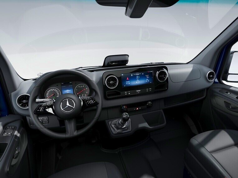 La cabina de la Mercedes-Benz Sprinter Chasis con la línea de equipamiento BASE.