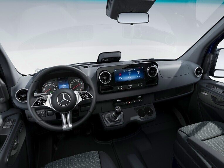 La cabina de la Mercedes-Benz Sprinter Chasis con la línea de equipamiento SELECT.