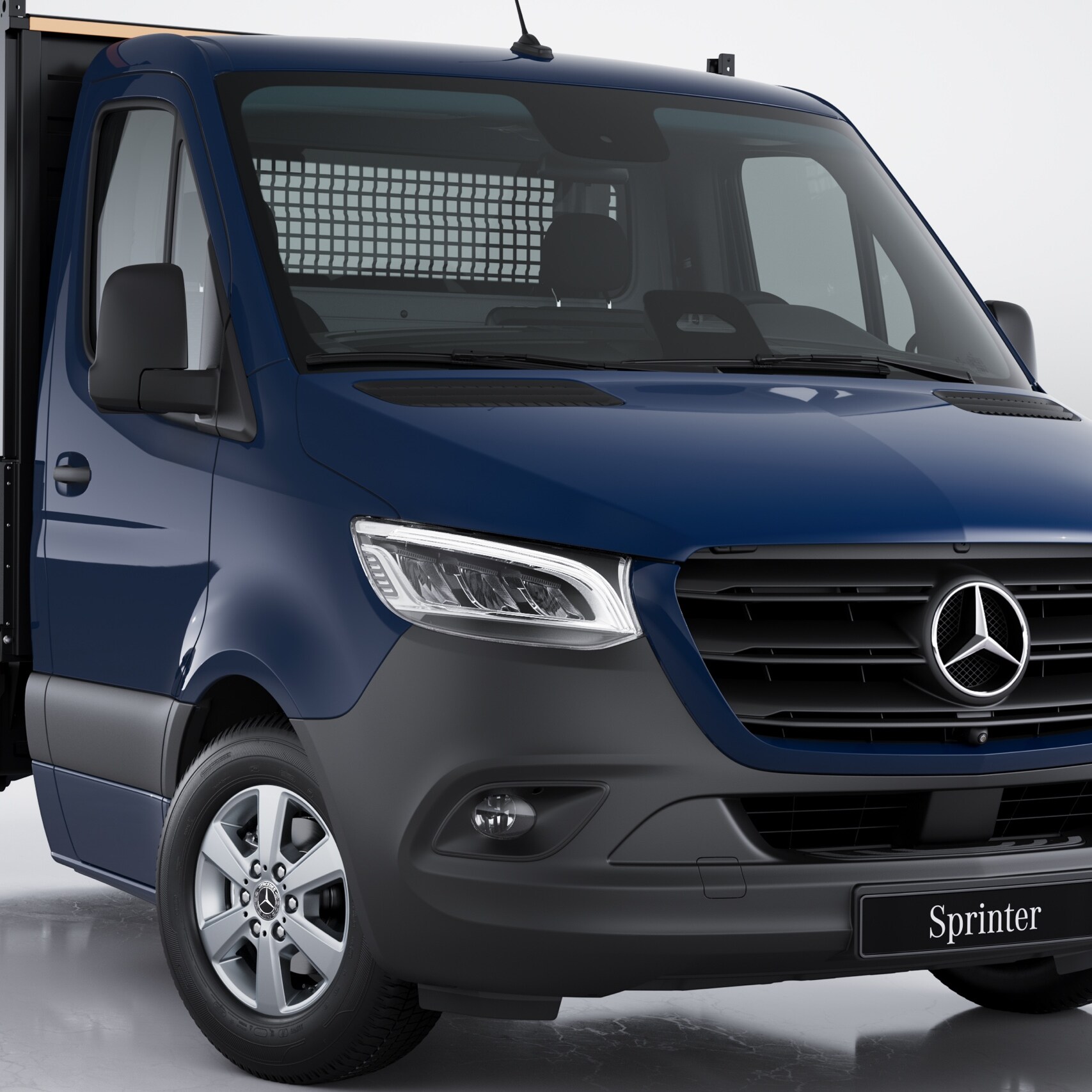 Exterior del vehículo con caja abierta Mercedes-Benz Sprinter.