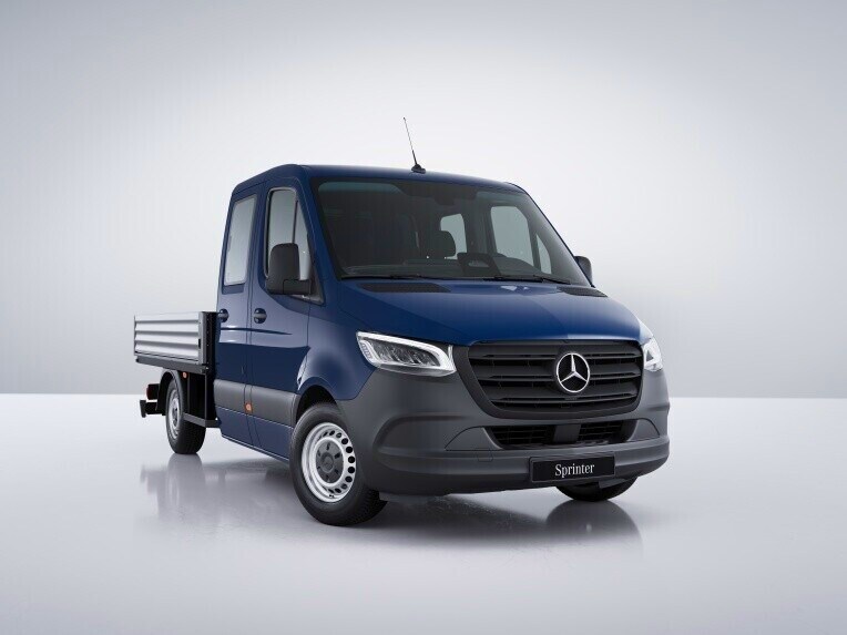 El vehículo con caja abierta Sprinter de Mercedes-Benz con paredes de la caja de carga de aluminio.