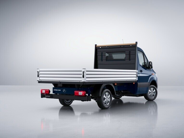 El vehículo con caja abierta Mercedes-Benz Sprinter con tracción integral 4x4 con par motor a demanda.