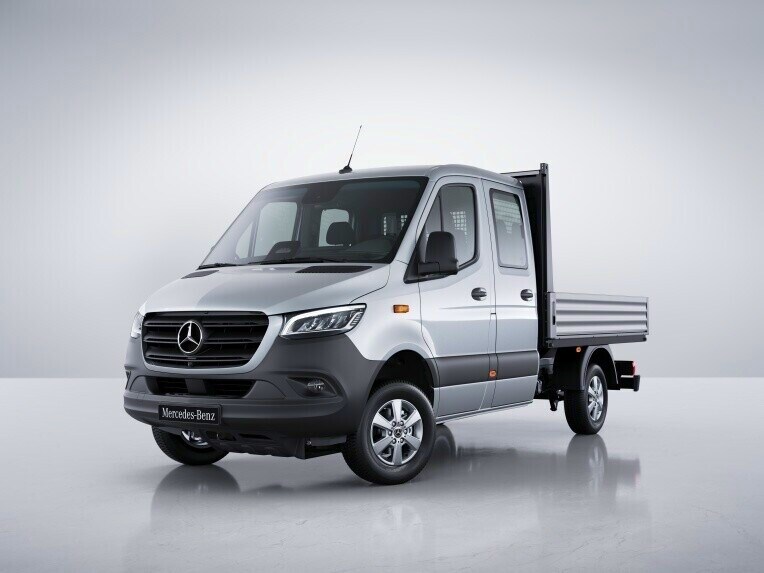 El vehículo con caja abierta Sprinter de Mercedes-Benz en la línea de equipamiento PRO.