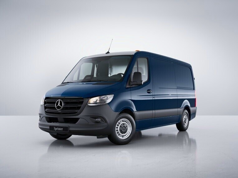 La Mercedes-Benz Sprinter Furgón con la línea de equipamiento BASE.