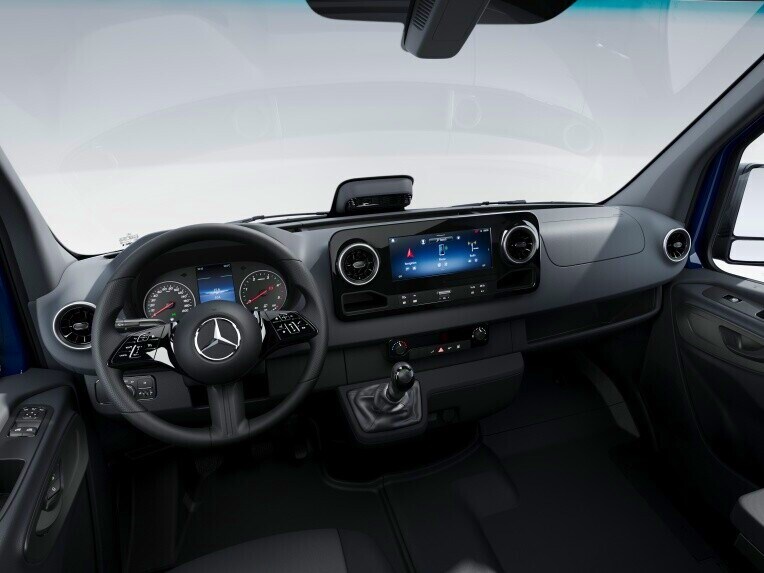 La cabina del conductor de la Mercedes-Benz Sprinter Furgón en la línea de equipamiento BASE.