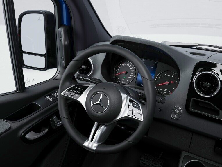 El volante multifunción con mandos táctiles para el TEMPOMAT en la Mercedes-Benz Sprinter Furgón.