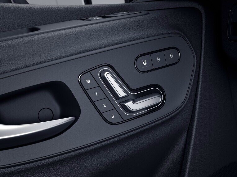 Los elementos de mando del asiento del conductor con ajuste eléctrico en la Mercedes-Benz Sprinter Furgón.