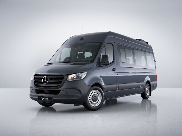 La Mercedes-Benz Sprinter Tourer con la línea de equipamiento BASE.