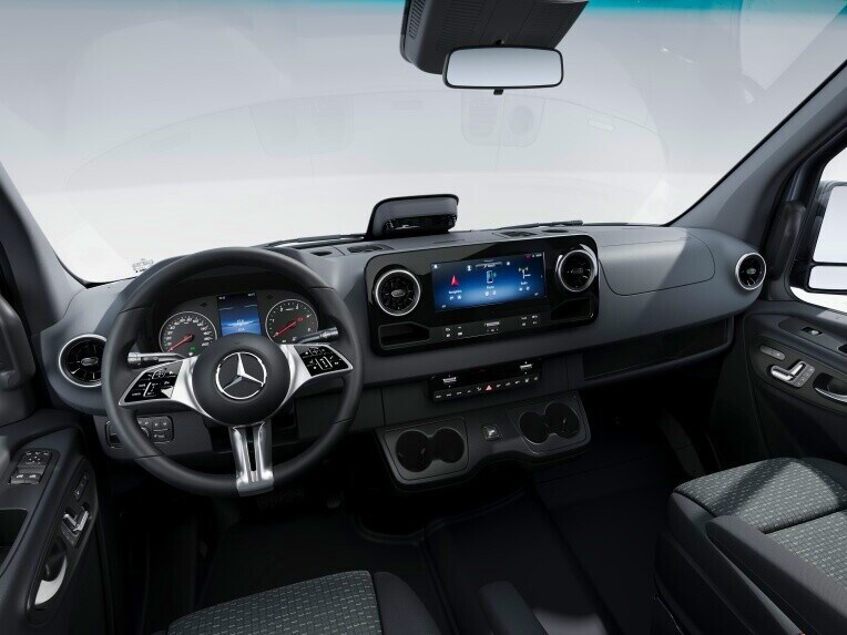 La cabina del conductor de la Mercedes-Benz Sprinter Tourer con la línea de equipamiento SELECT.