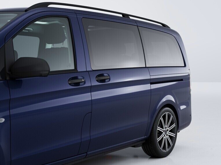 La puerta corredera de la izquierda de la Mercedes-Benz Vito Tourer.
