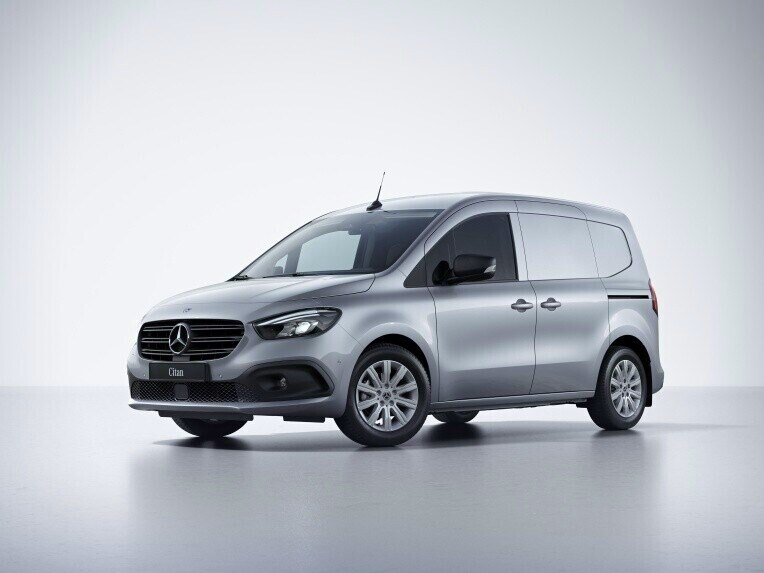 La Mercedes-Benz Citan Furgón: hasta 2.550 kg de masa máxima autorizada y 1.500 kg de masa máxima remolcable.
