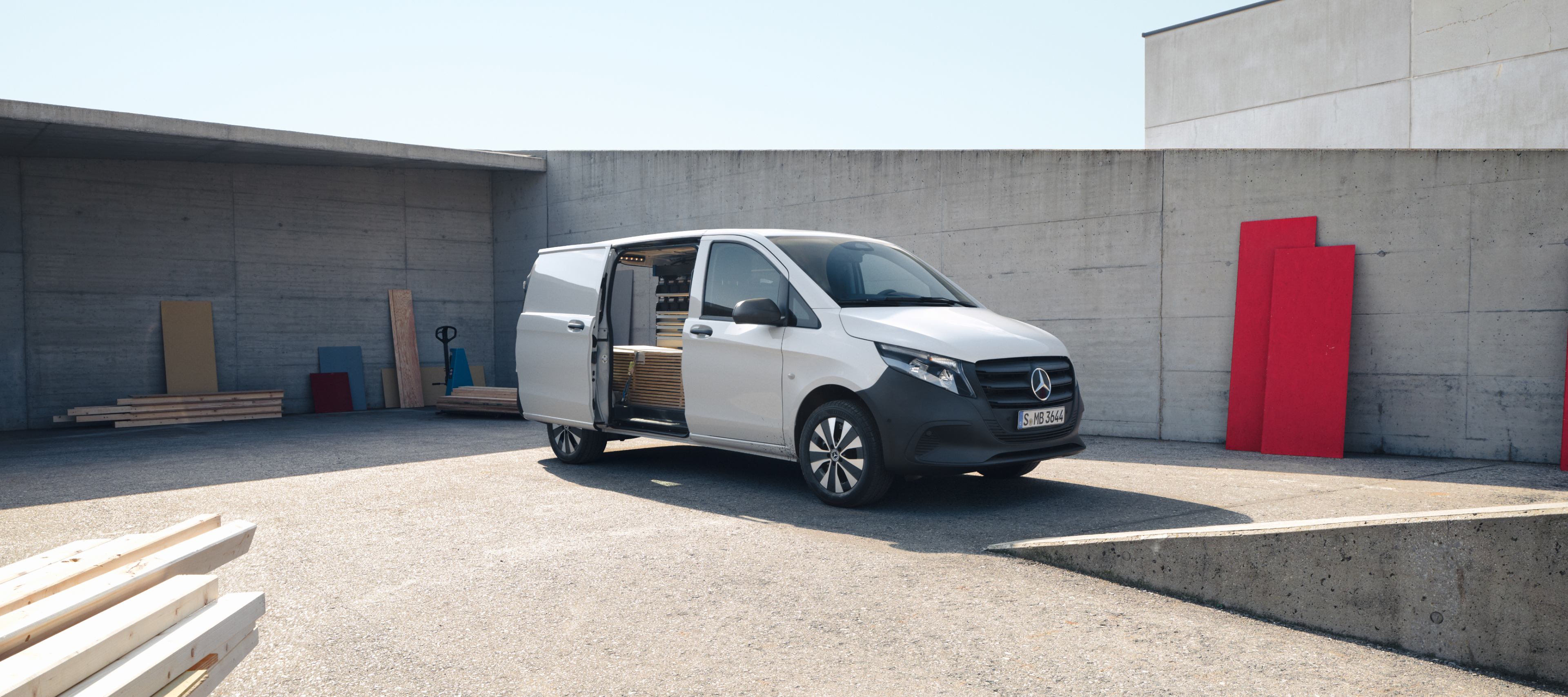 Comparación de vehículos | Vito Furgón | Mercedes-Benz Mercedes-Benz Vito Furgón en una obra.