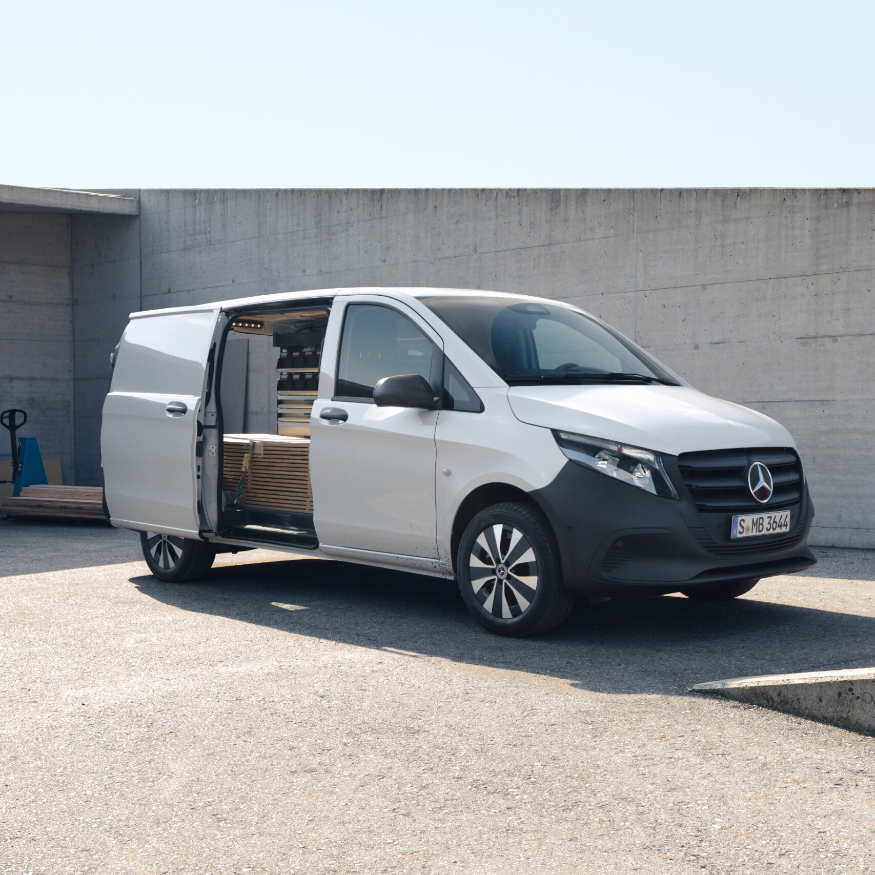 Mercedes-Benz Vito Furgón en una obra.