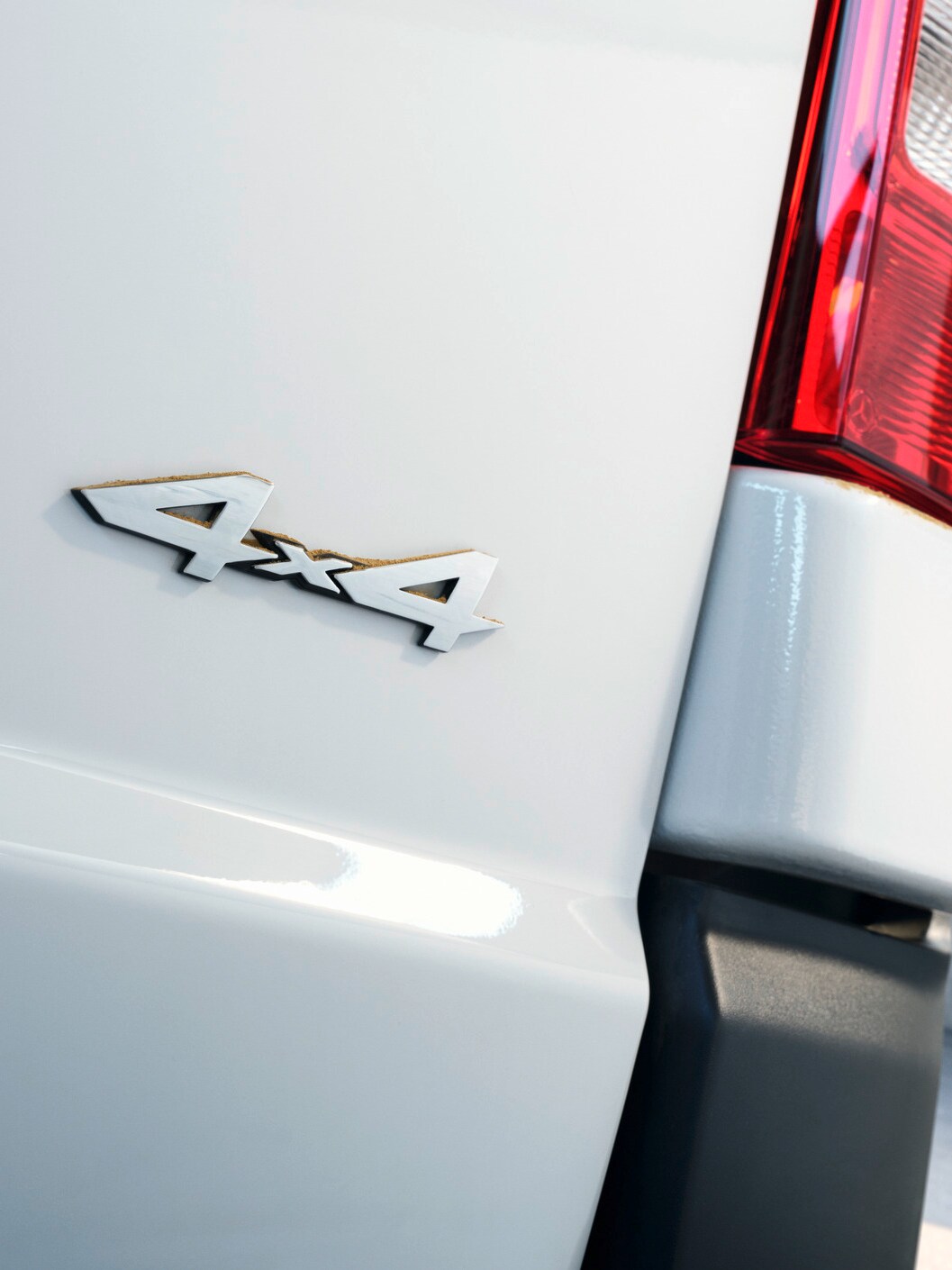 La parte trasera de la Vito Furgón con emblema 4x4.