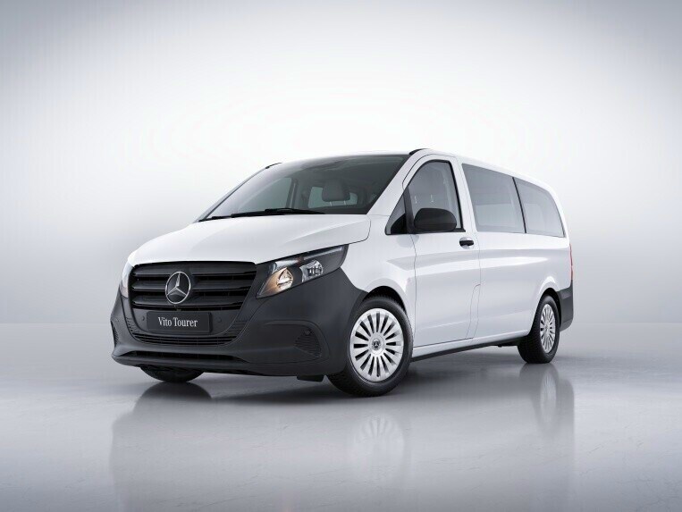 La Vito Tourer BASE es una furgoneta mediana robusta y fiable para un transporte de pasajeros especialmente rentable.