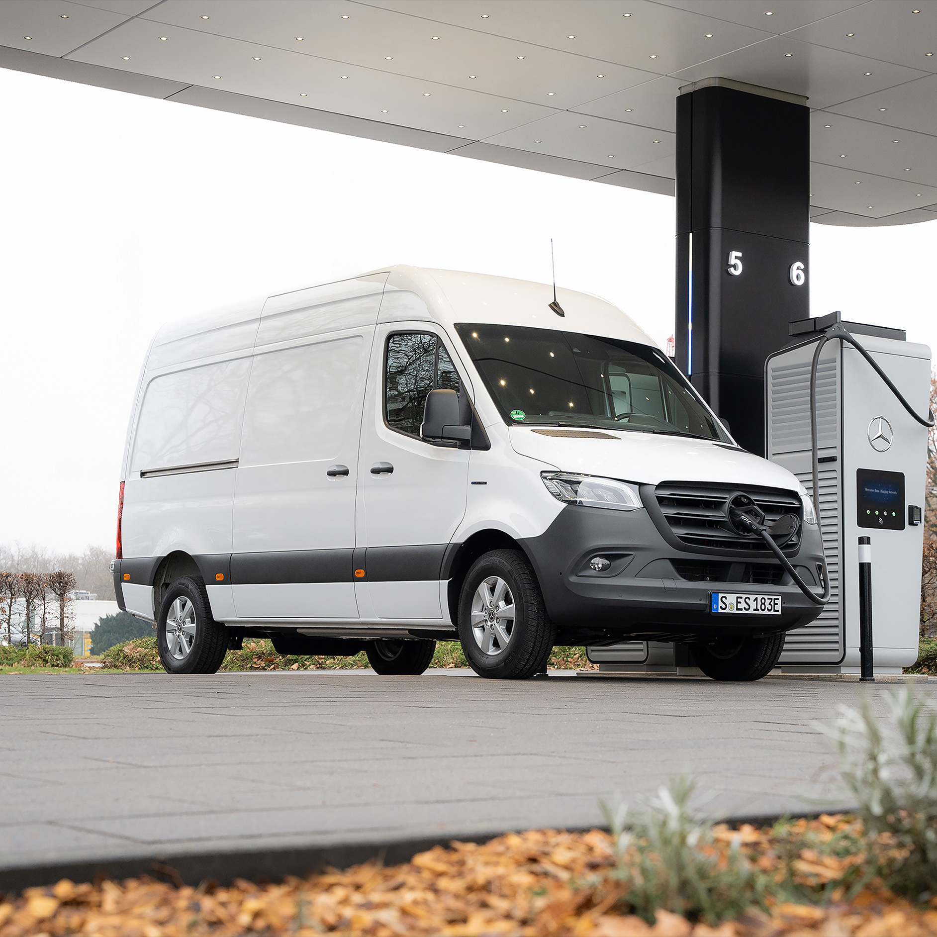 Carga pública | Carga | Mercedes-Benz Vans Carga durante el trayecto con Mercedes me Charge.