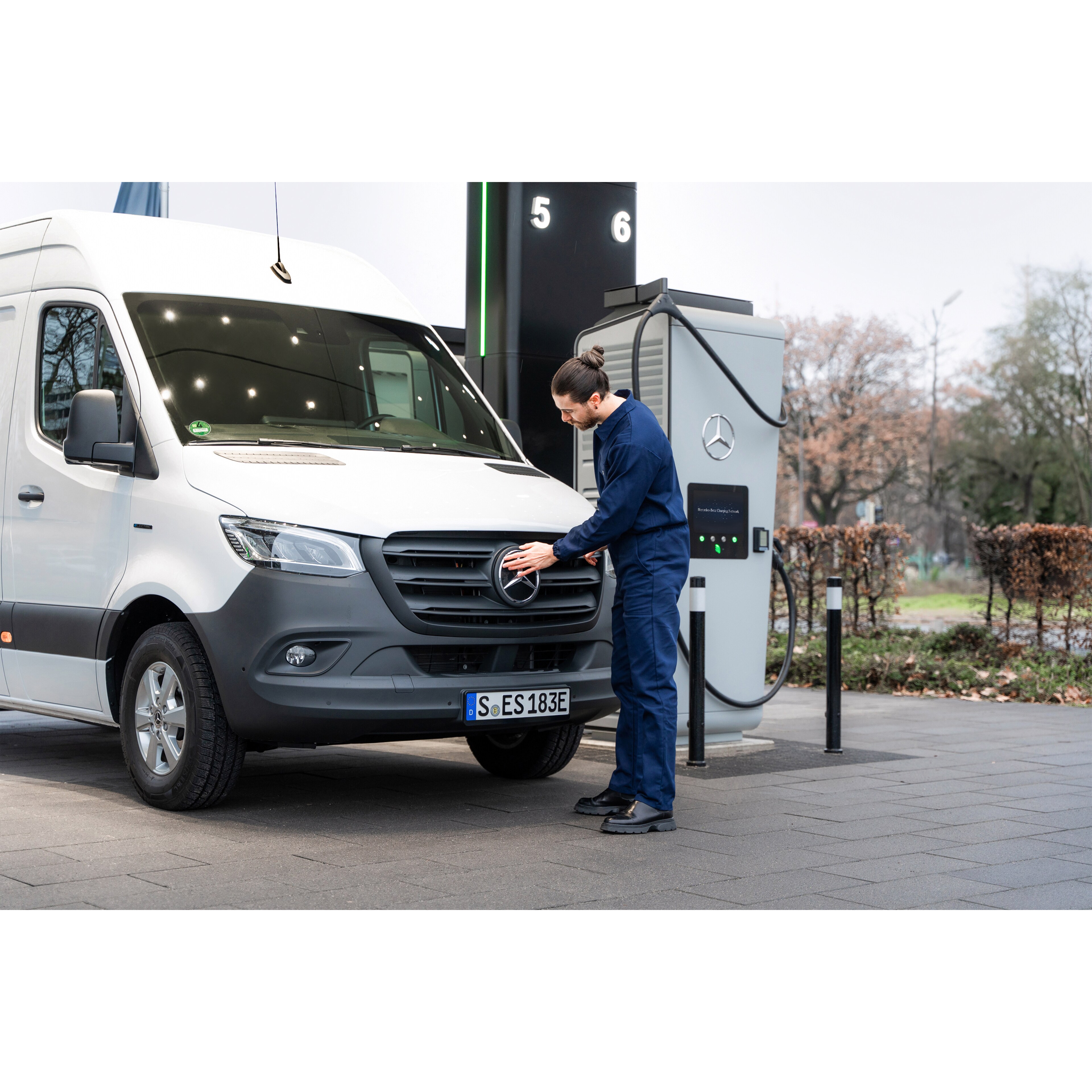 Las soluciones de carga para tu furgoneta industrial eléctrica de Mercedes-Benz.