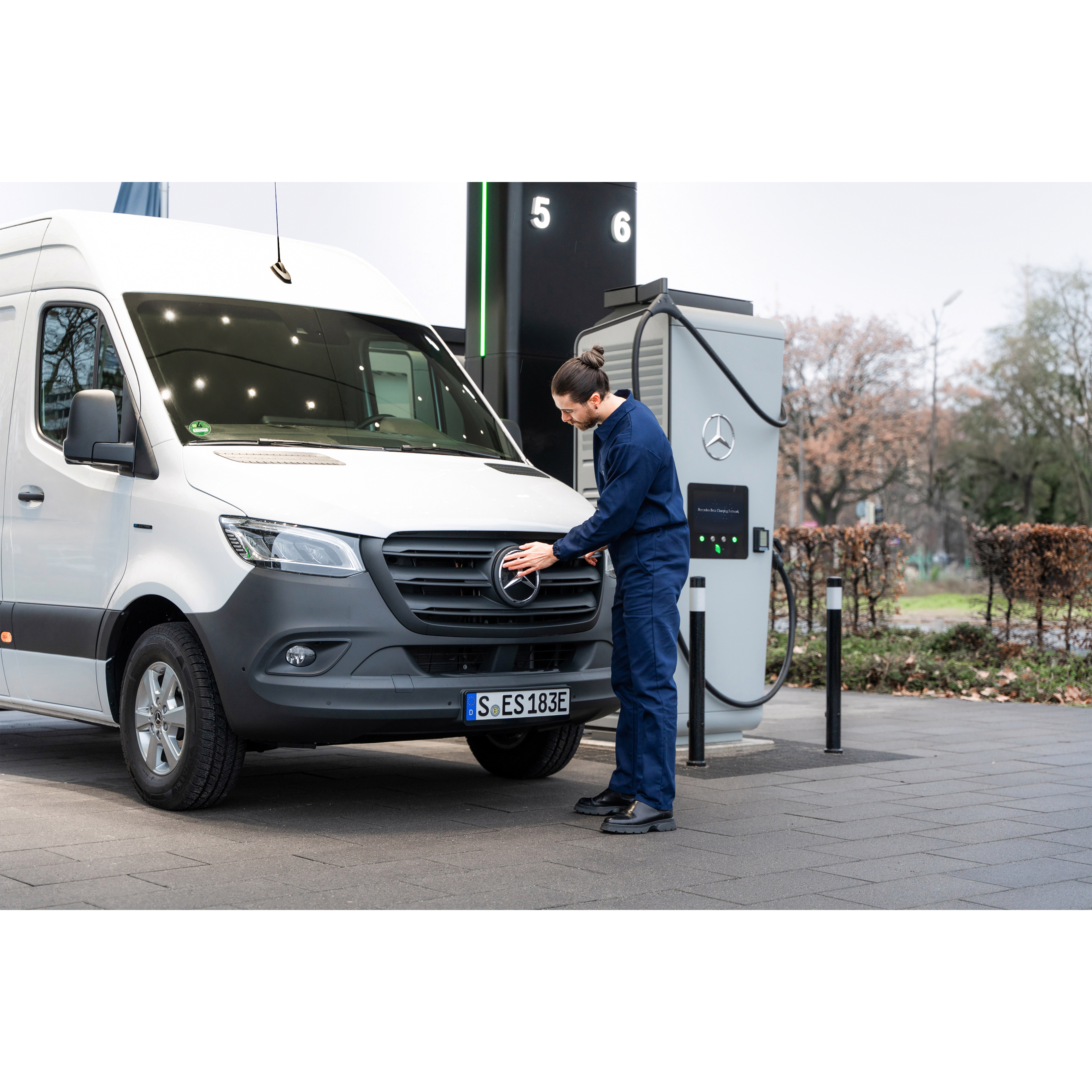 Soluciones de carga | Mercedes-Benz Vans Las soluciones de carga para tu furgoneta industrial eléctrica de Mercedes-Benz.