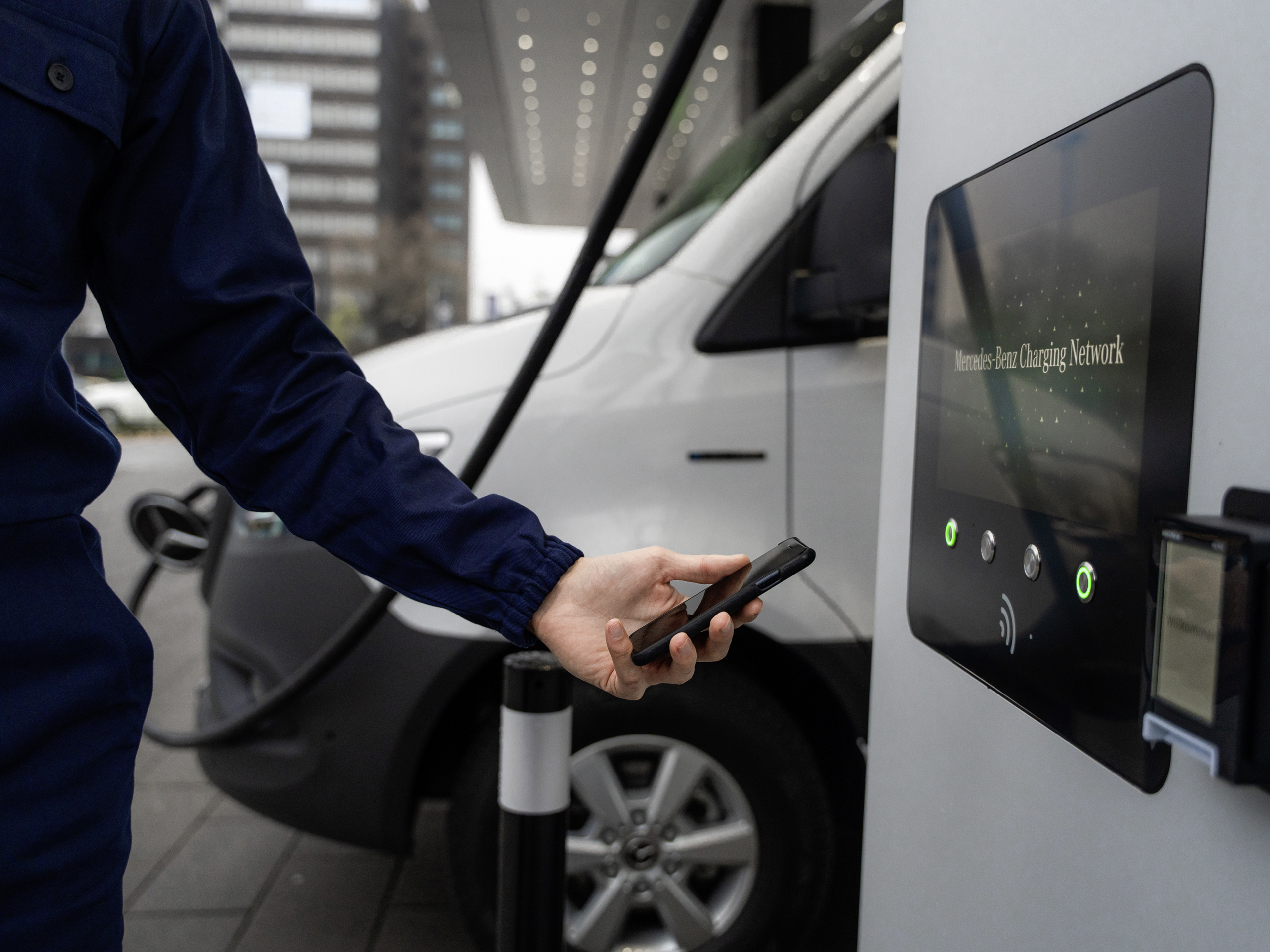 Mercedes-Benz App | Recarga durante el viaje | Mercedes-Benz Vans La Mercedes-Benz App para Mercedes-Benz Vans.