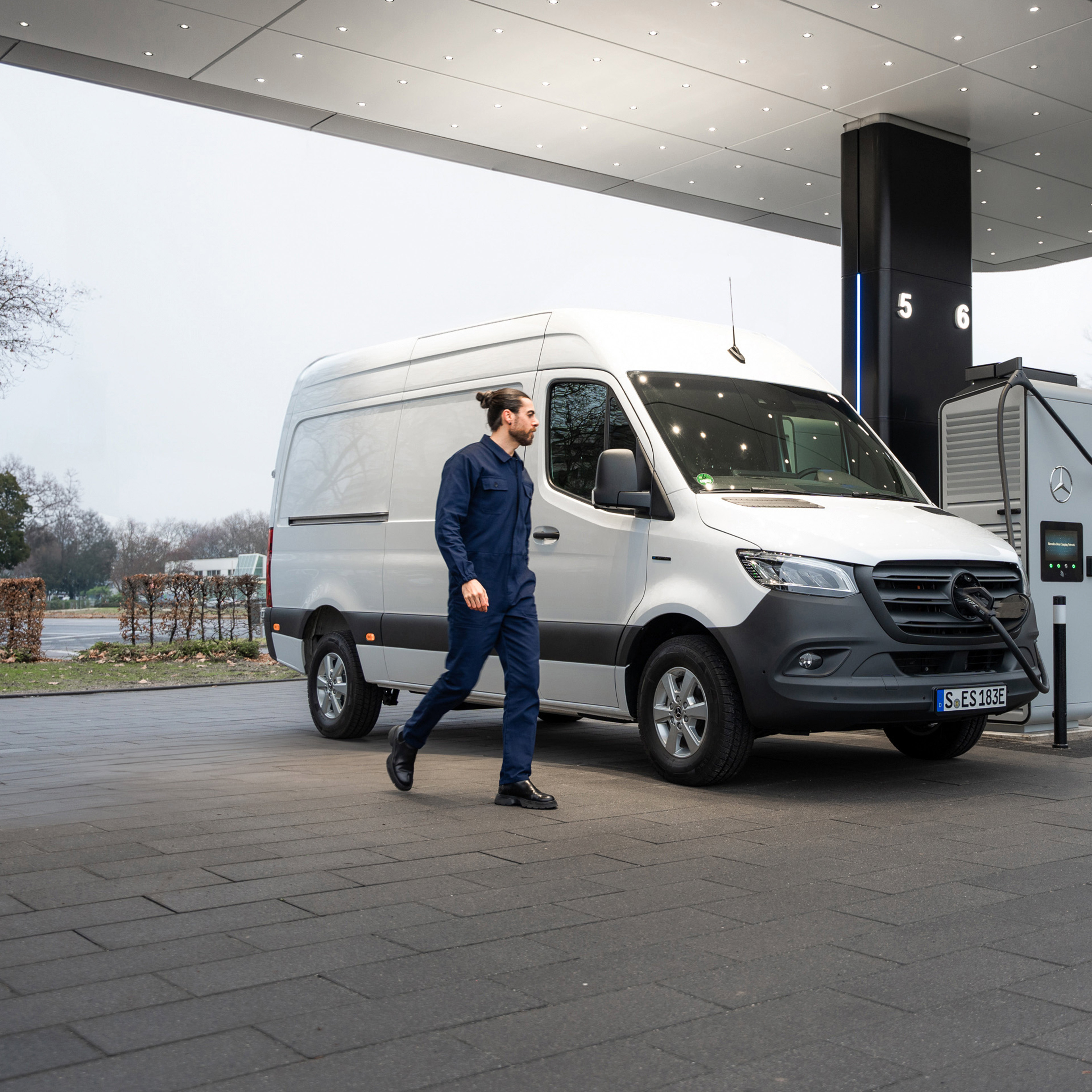 Recarga durante el viaje | Mercedes-Benz Vans Recarga durante el viaje con MB.CHARGE Public.