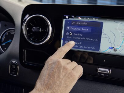 Manejo de los extras digitales de Mercedes-Benz relevantes para navegación en una Mercedes-Benz eSprinter.