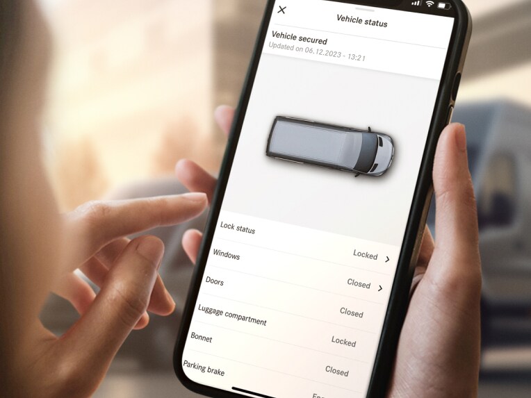 Las funciones del equipamiento de serie de Mercedes-Benz en un smartphone.