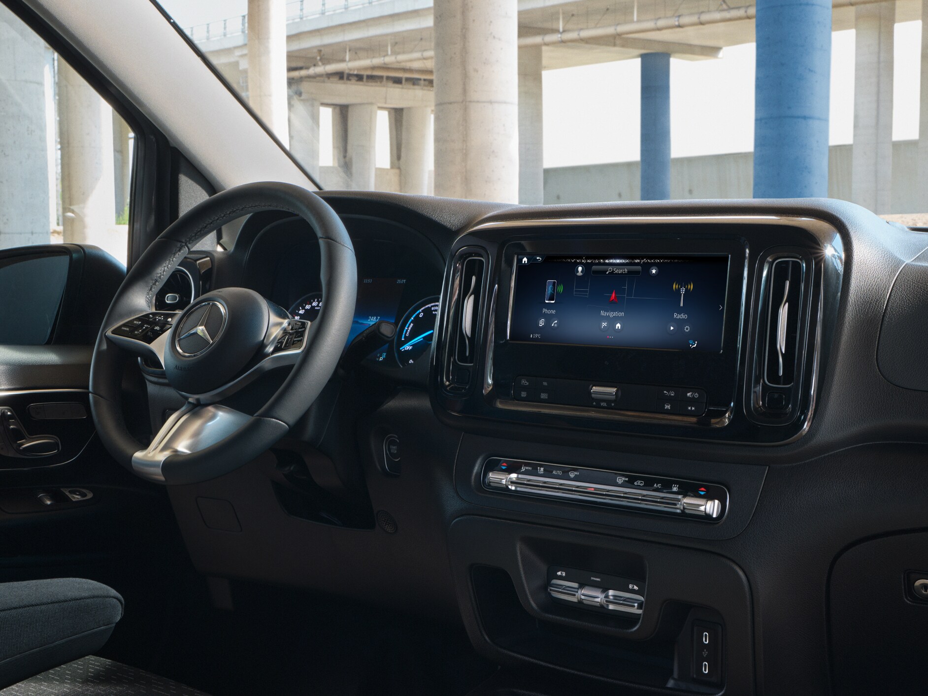 El extra digital Hey Mercedes en el sistema multimedia MBUX de la Mercedes-Benz eVito.