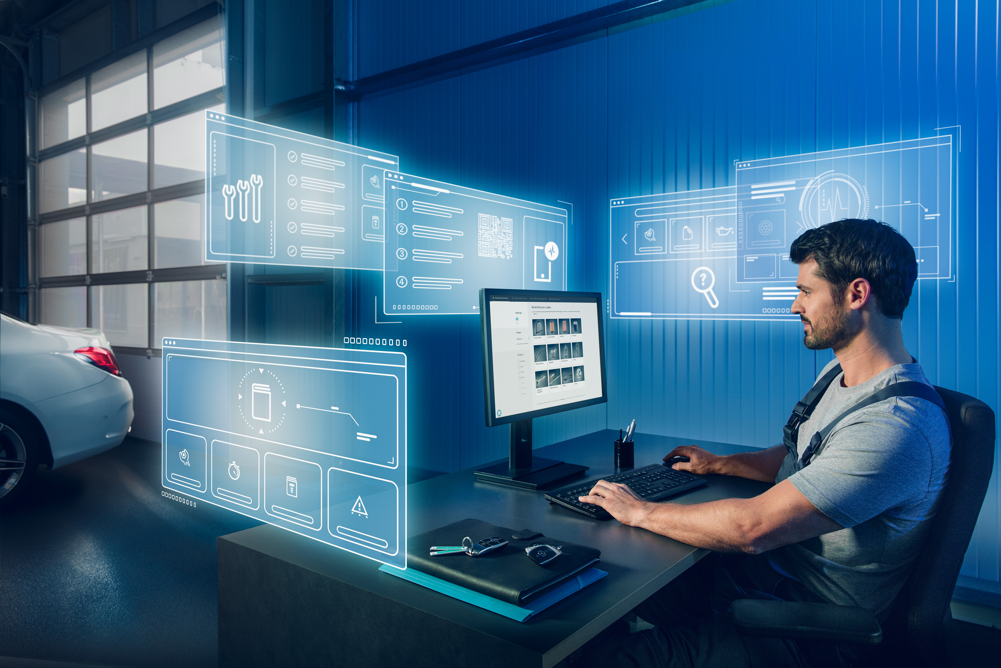 Mercedes-Benz | Piezas Originales de Calidad para Furgones Un mecánico buscando en su ordenador las piezas originales Mercedes-Benz adecuadas en el catálogo de recambios Mercedes.