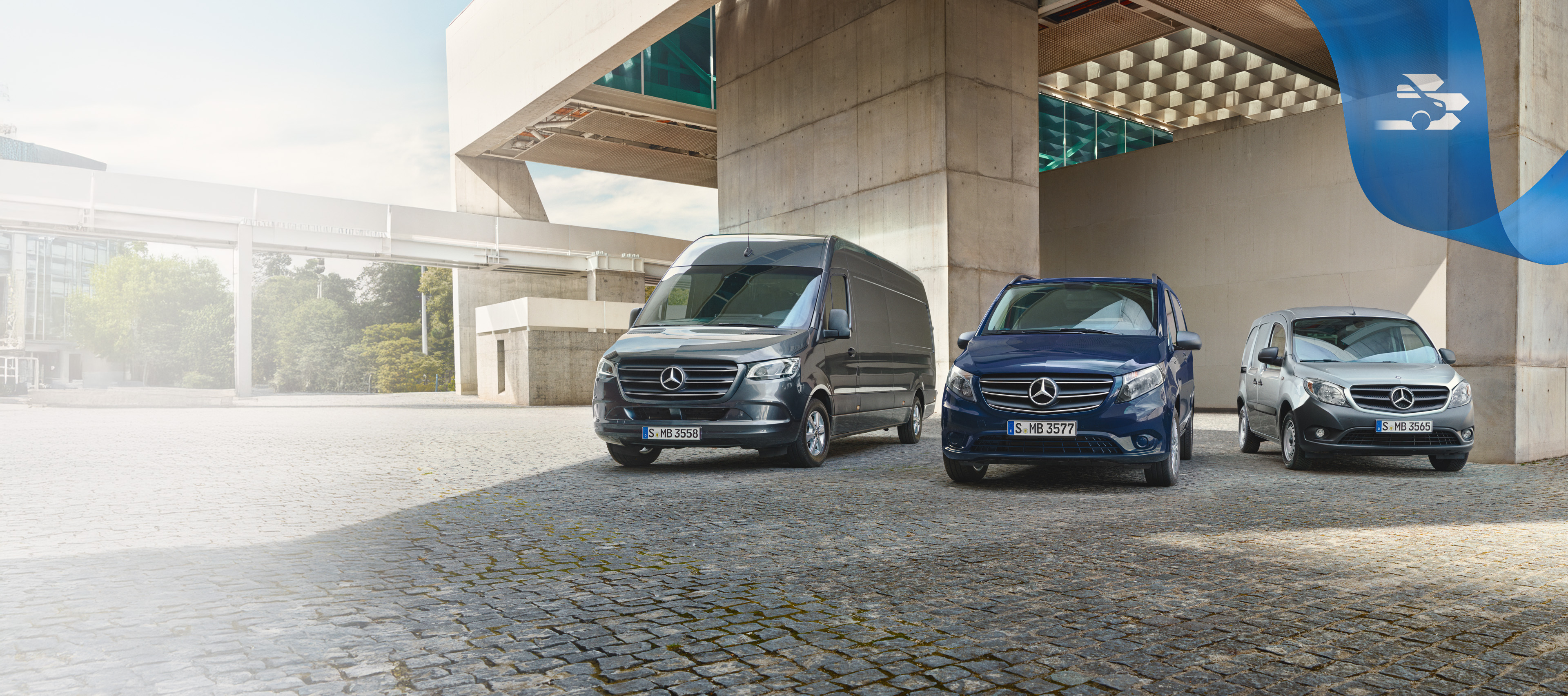 Mercedes-Benz | Garantía de Calidad para Furgones Tres furgones Mercedes-Benz simbolizando la garantía del vehículo nuevo y la garantía del fabricante sin preocupaciones.