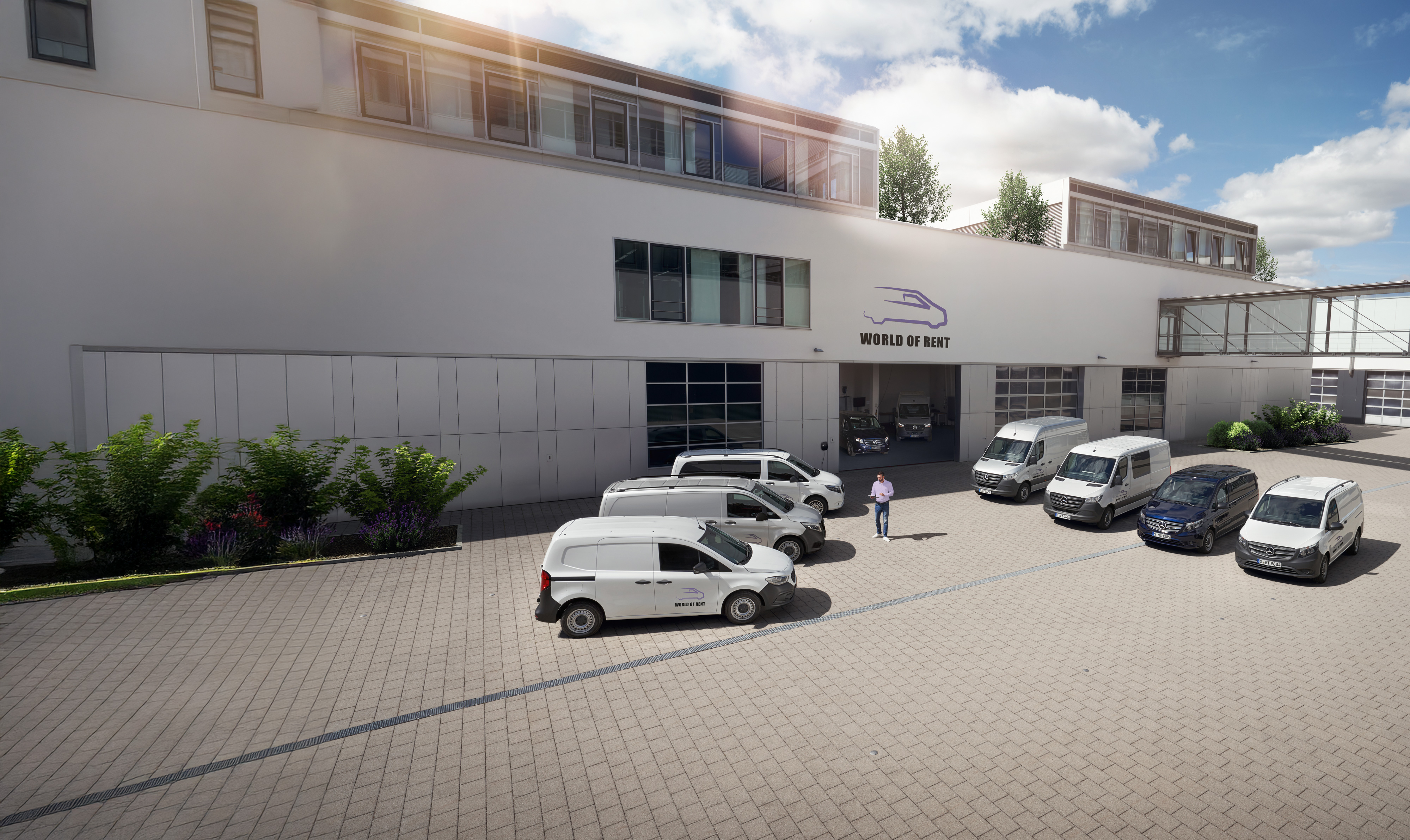 Mercedes-Benz | Servicios - vista general | Servicios para flotas Una flota de furgones Mercedes-Benz delante del edificio de una empresa.